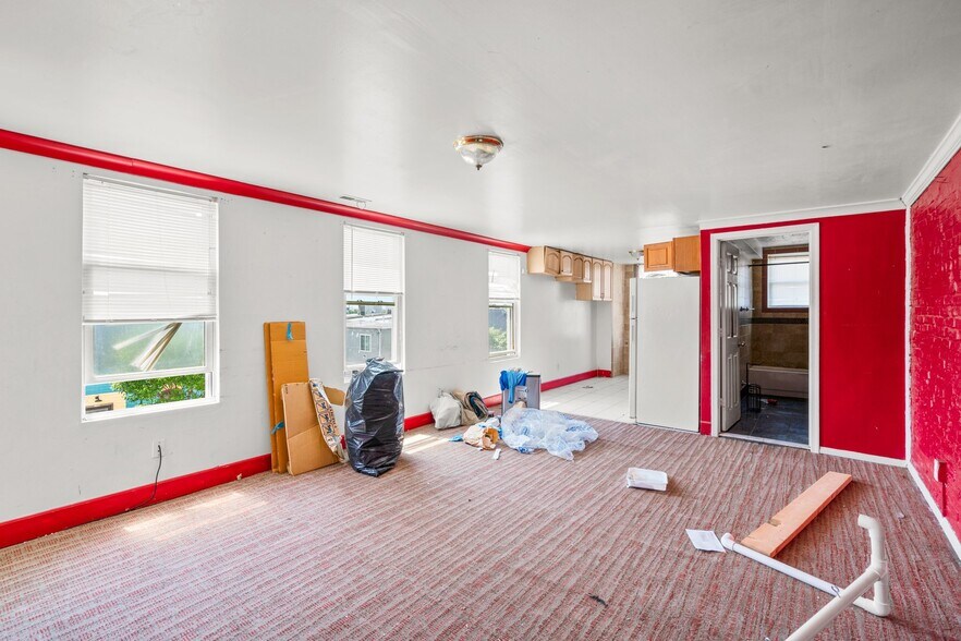 More Photos Of 2800 Huntingdon Ave, Baltimore Storefront Retail Residential For Lease