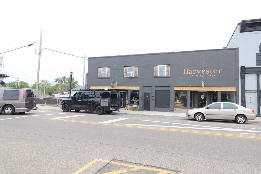 More Photos Of 142 S Broadway St, Blanchester Storefront Retail Residential For Sale