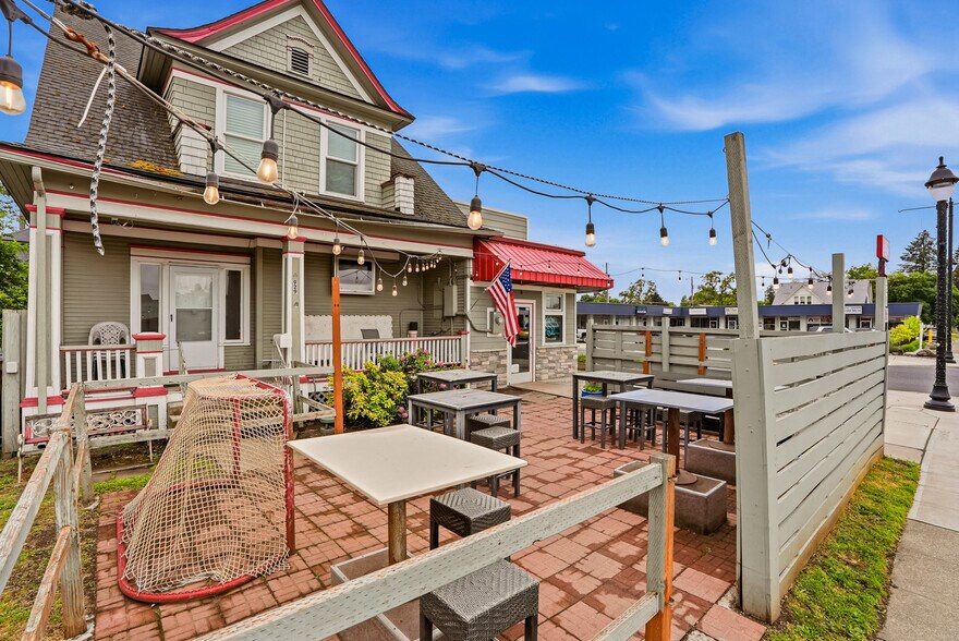 More Photos Of 2926 N Monroe St, Spokane Bar For Sale