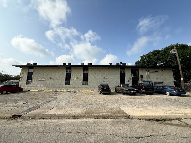 More Photos Of 703 Logwood Ave, San Antonio Apartments For Sale