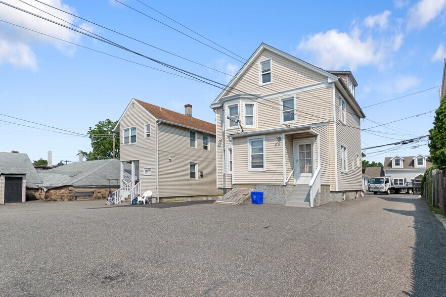 More Photos Of 8 Chadwick St, Glen Cove Apartments For Sale