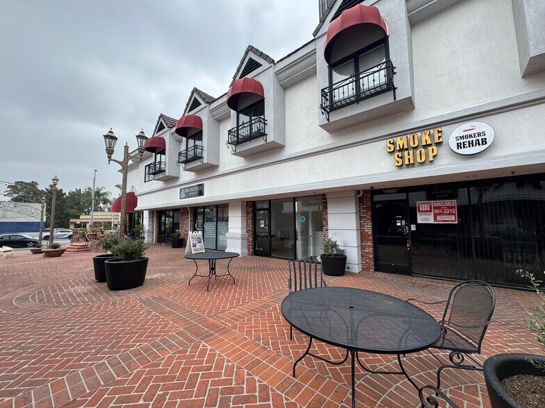 More Photos Of 15928 Ventura Blvd, Encino Storefront Retail Office For Lease