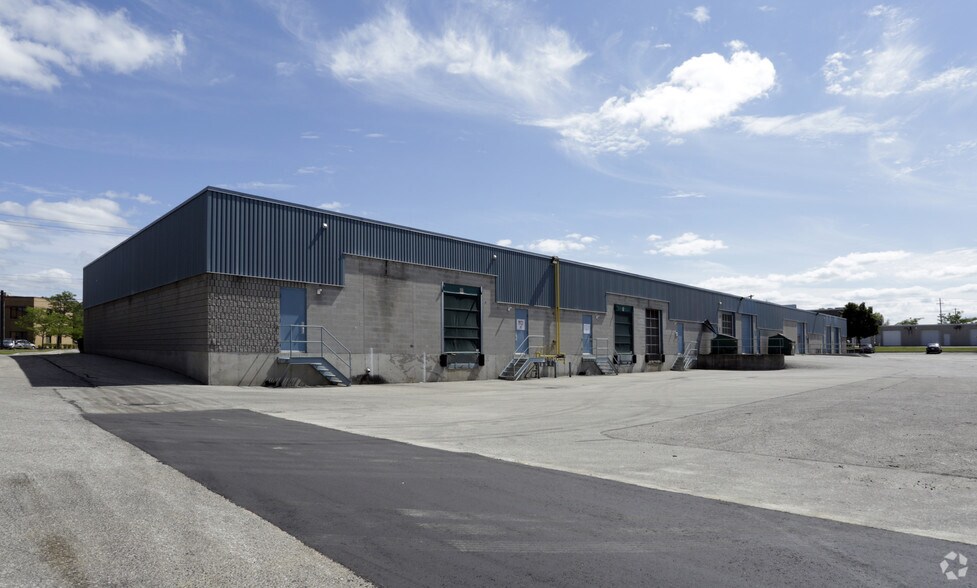 More Photos Of 130 Frobisher Dr, Waterloo Warehouse For Lease