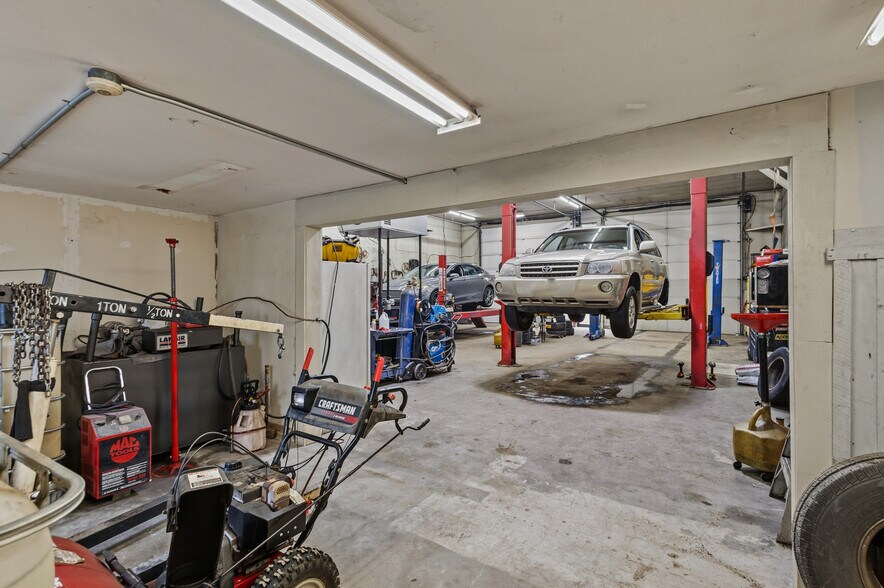 More Photos Of 1973 Victory Hwy, Glendale General Retail For Sale