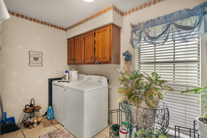 More Photos Of 5792 FM 6, Josephine Showroom For Sale