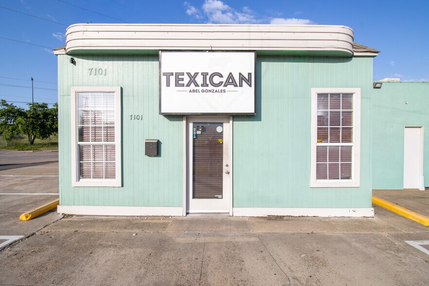 More Photos Of 7101 Harry Hines Blvd, Dallas Restaurant For Lease