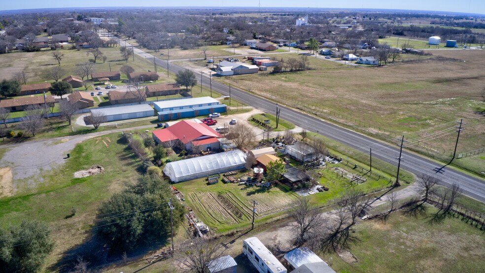 More Photos Of 617 W Main St, Whitesboro Garden Center For Sale