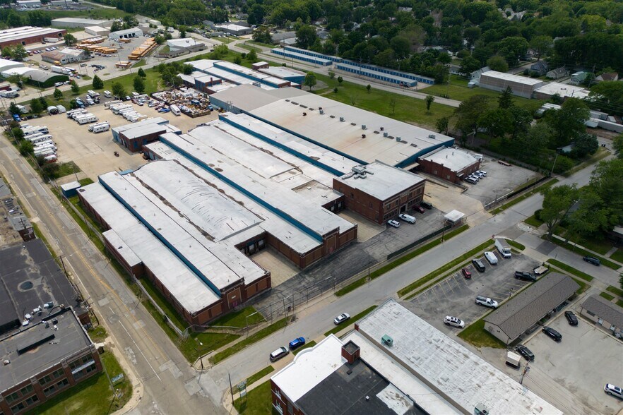More Photos Of 1100 E Bell St, Bloomington Manufacturing For Sale