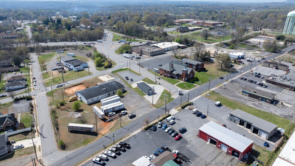 More Photos Of 121 13th St SW, Hickory Office For Sale