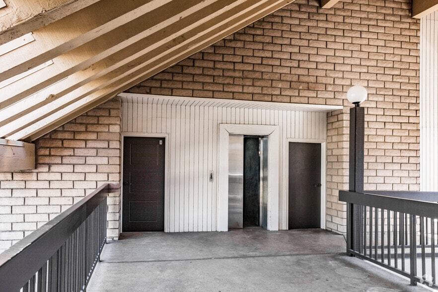 More Photos Of 250 El Camino Real, Tustin Office For Lease