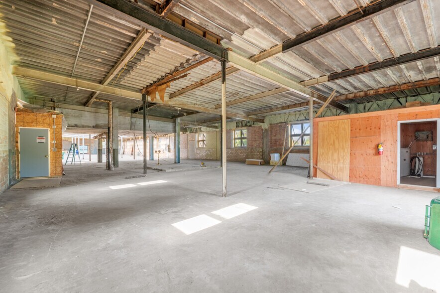 More Photos Of 815 Chicago St, Green Bay Industrial For Sale