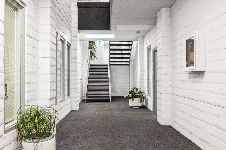 More Photos Of 5353 Wyoming, Albuquerque Office For Lease