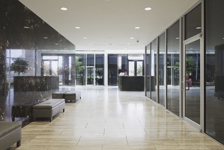 More Photos Of 10777 Northwest Fwy, Houston Office For Lease