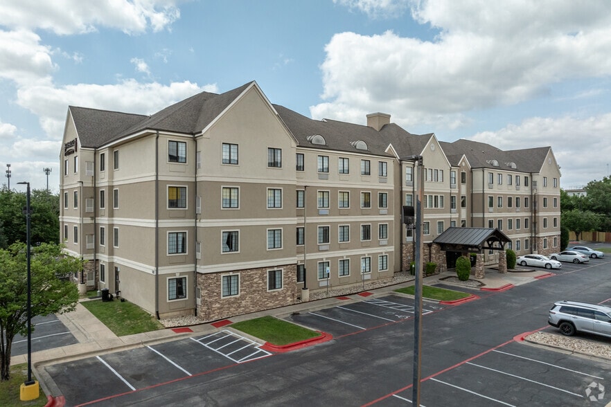 More Photos Of 520 I-35, Round Rock Hotel For Sale