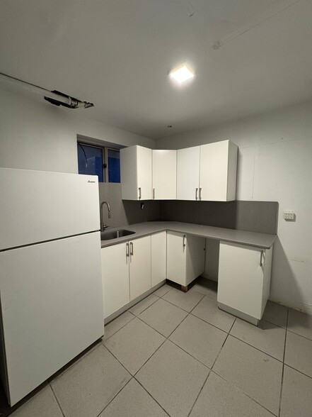 More Photos Of 182 Grand St, Brooklyn Storefront Retail Residential For Lease