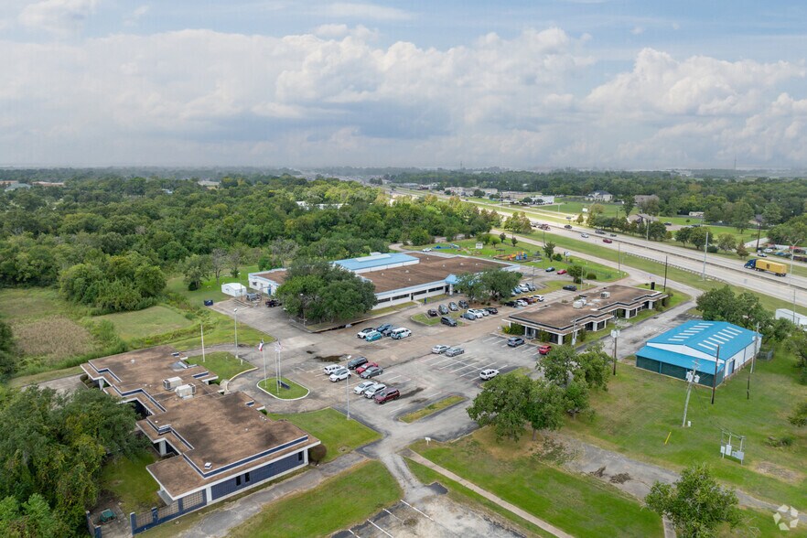 More Photos Of 5309 Decker Dr, Baytown Medical For Lease