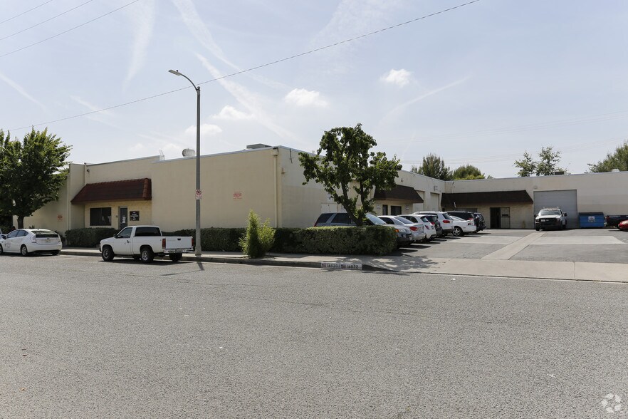 More Photos Of 14920-14934 Calvert St, Van Nuys Warehouse For Lease