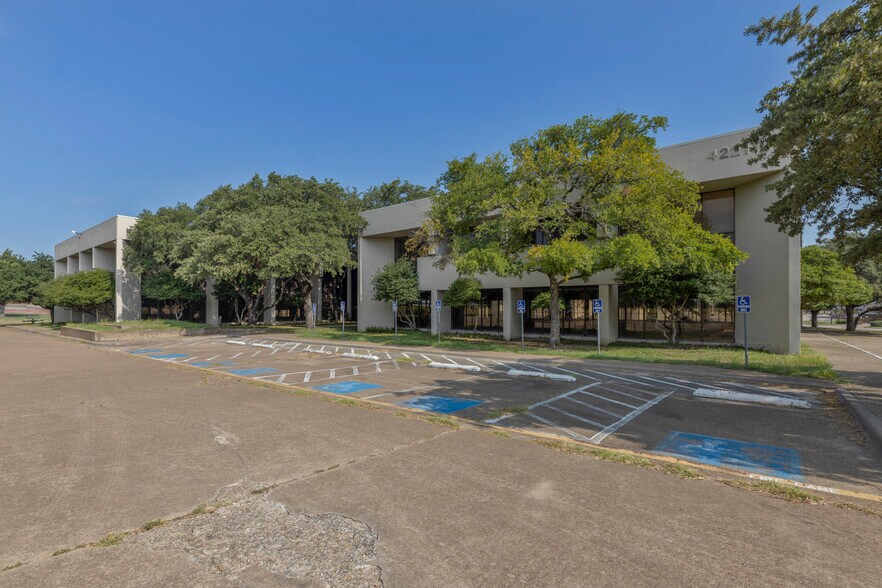 More Photos Of 4221 S Walton Walker Blvd, Dallas Office For Sale