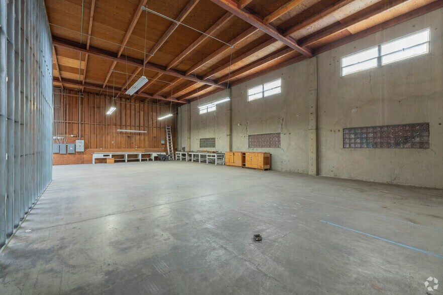 More Photos Of 1680 14th St, Oakland Warehouse For Sale
