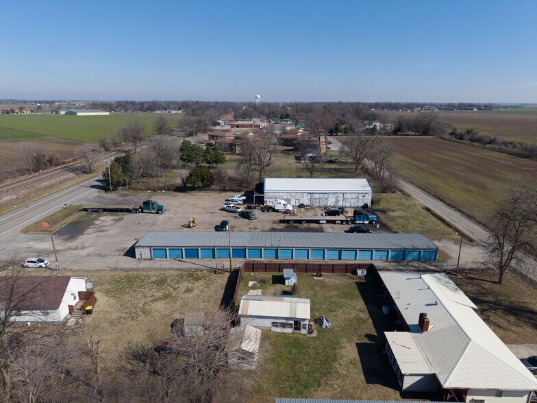 More Photos Of 739 S Walnut St, Steele Self Storage For Sale