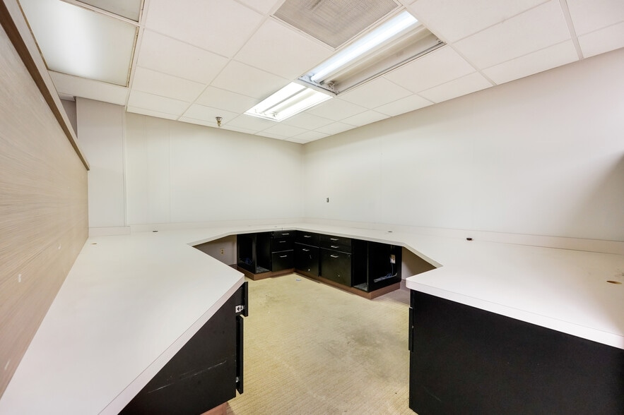 More Photos Of 1900 Buford Hwy, Duluth Warehouse For Lease