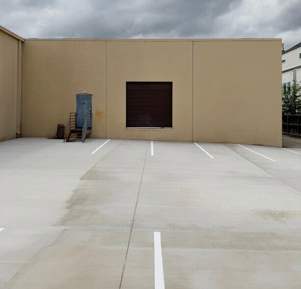 More Photos Of 1700 Wirt Rd, Houston Warehouse For Lease