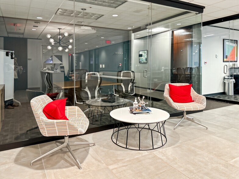 More Photos Of 1100 Poydras St, New Orleans Coworking Space