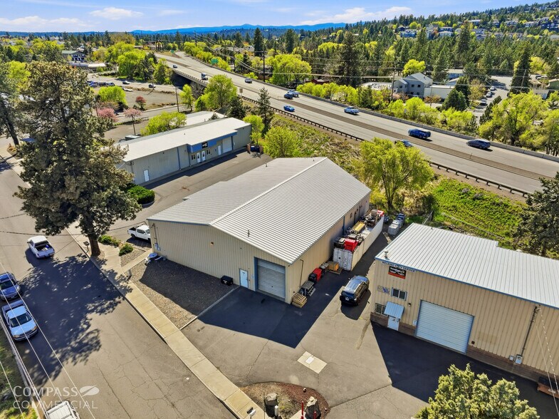 More Photos Of 2185 NE 2nd St, Bend Warehouse For Sale
