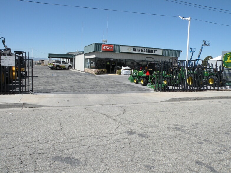 More Photos Of 45223 23rd St W, Lancaster Auto Dealership For Sale