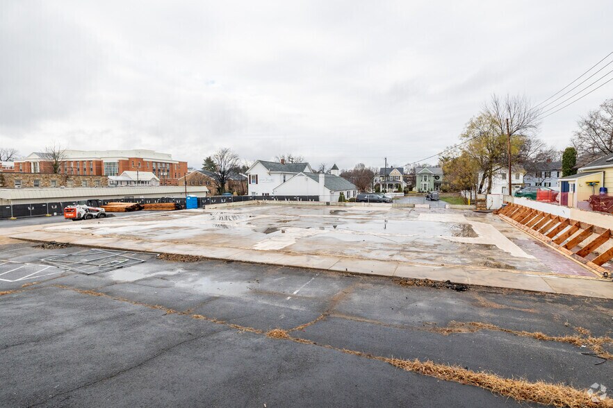 More Photos Of 206 E Market St, Leesburg Office For Sale