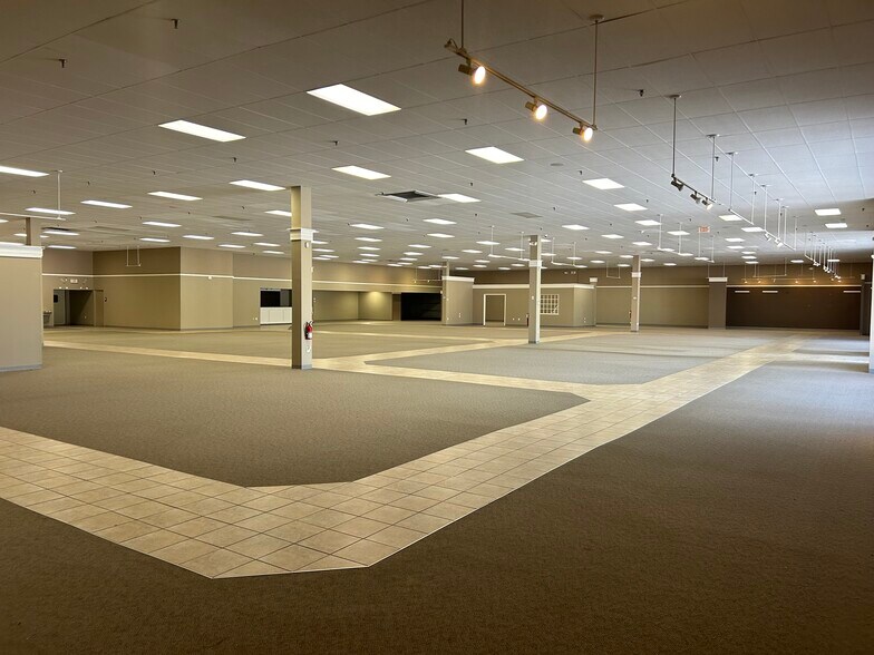 More Photos Of 3304-3350 Augusta Rd, Greenville Unknown For Lease