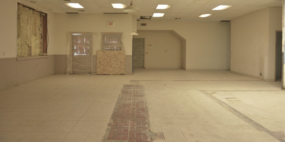 More Photos Of 813 W Old Ridge Rd, Hobart Freestanding For Lease