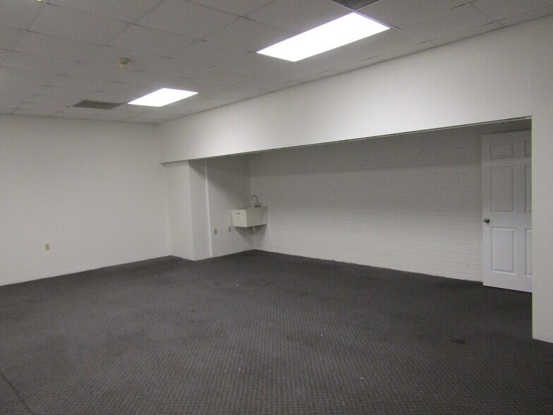 More Photos Of 131 W Main St, New Iberia Storefront For Lease