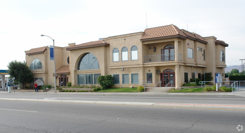 More Photos Of 950 E palmdale Blvd, Palmdale Loft Creative Space For Lease