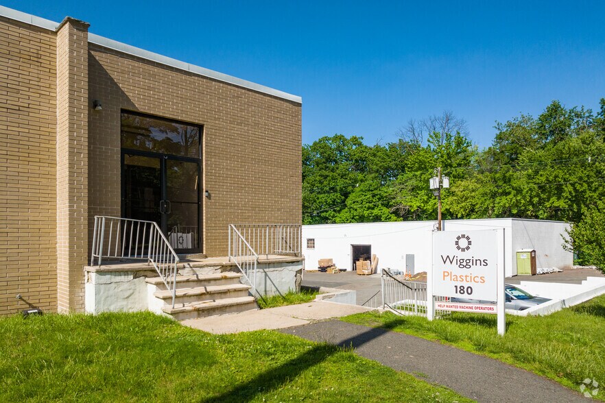 More Photos Of 180 Kingsland Rd, Clifton Unknown For Lease