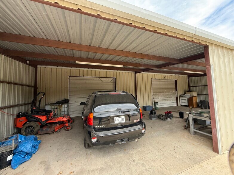 More Photos Of 10015 FM 751, Quinlan Flex For Sale