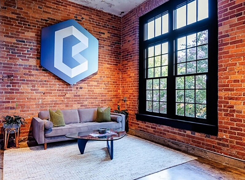 More Photos Of 7 S Laurens St, Greenville Office For Sale