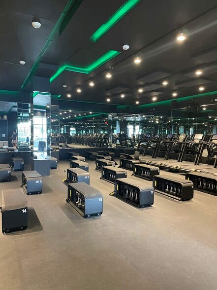 More Photos Of 5200 Wilshire Blvd, Los Angeles Apartments For Lease