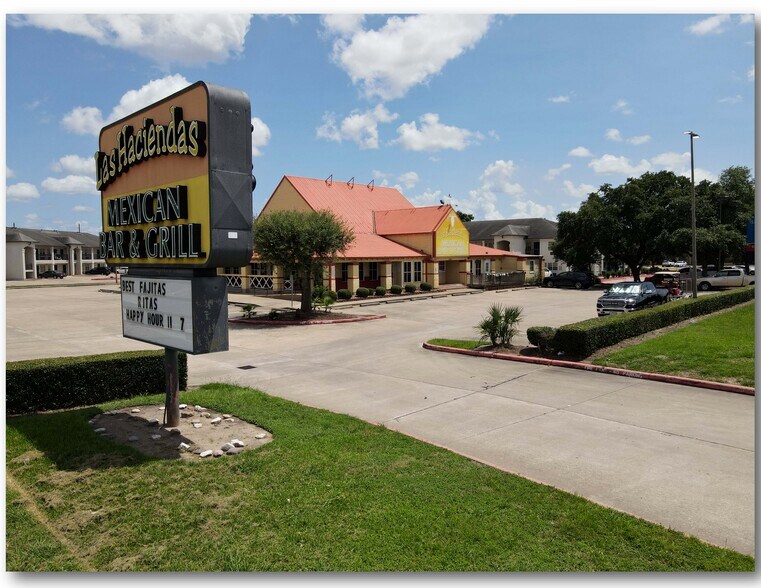 More Photos Of 12821 Southwest Fwy, Stafford Restaurant For Sale