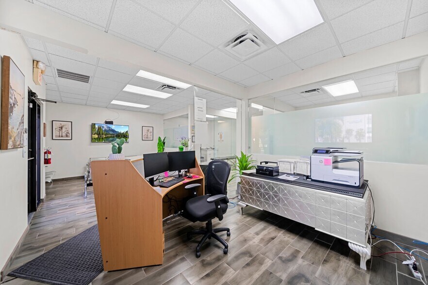 More Photos Of 13861 Plantation Rd, Fort Myers Office For Sale