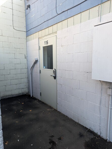 More Photos Of 110-140 S Main St, Clawson Unknown For Lease