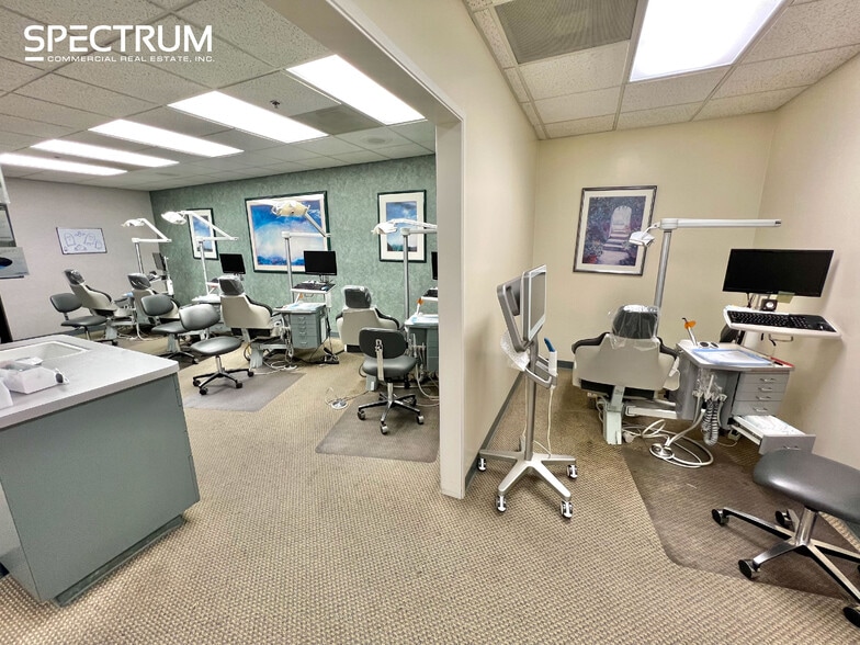 More Photos Of 23206 Lyons Ave, Santa Clarita Medical For Sale