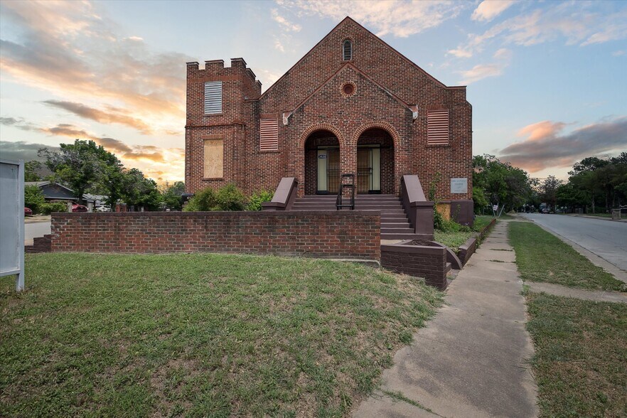 More Photos Of 3428 Littlejohn Ave, Fort Worth Religious Facility For Sale