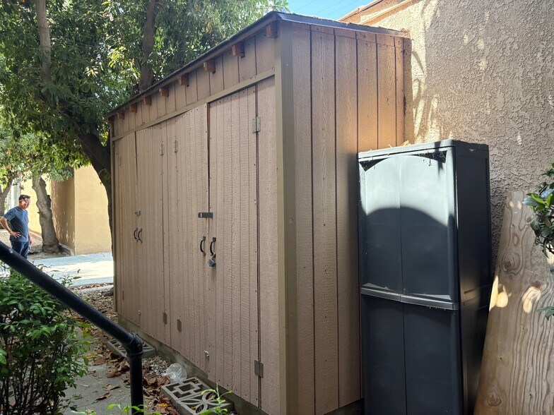 More Photos Of 140 N Pass Ave, Burbank Apartments For Sale