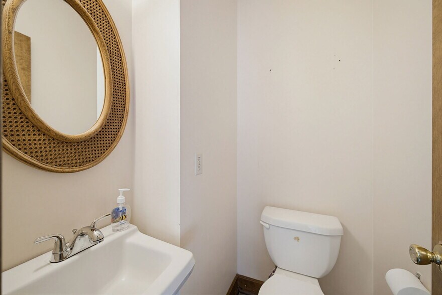 More Photos Of 114 S Park Ter, Eden Medical For Sale