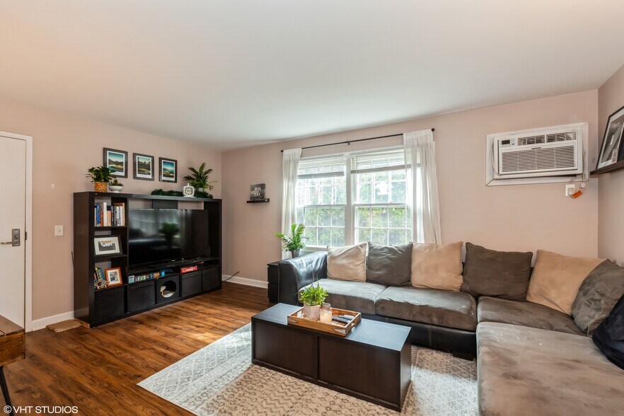 More Photos Of 1621 Ogden Ave, Lisle Office Residential For Sale