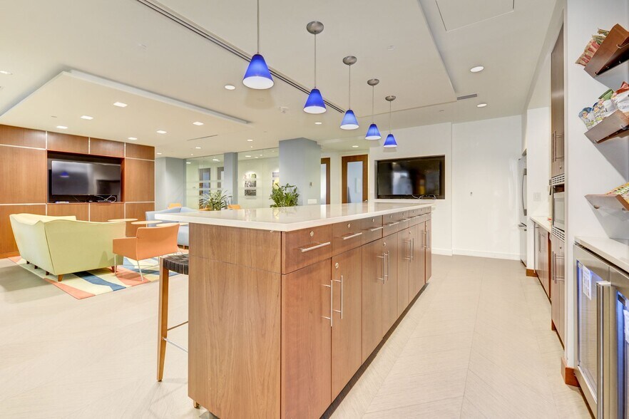 More Photos Of 4800 Hampden Ln, Bethesda Coworking Space