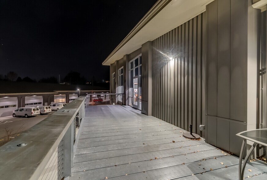 More Photos Of 913 Squalicum Way, Bellingham Distribution For Lease
