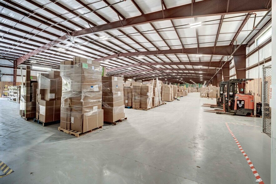 More Photos Of 17684 Cordova Pl, Panama City Beach Distribution For Lease