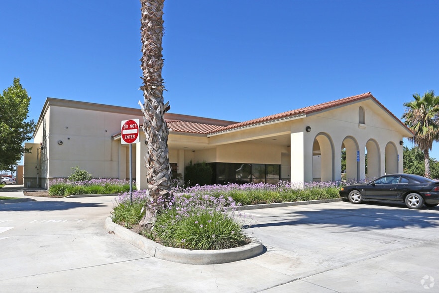 More Photos Of 145 S Newmark Ave, Parlier Office For Sale